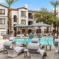 CozySuites Glendale by the stadium with pool 08