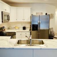 17A GCR Lovely 2 bed Condo with pool in Surfside